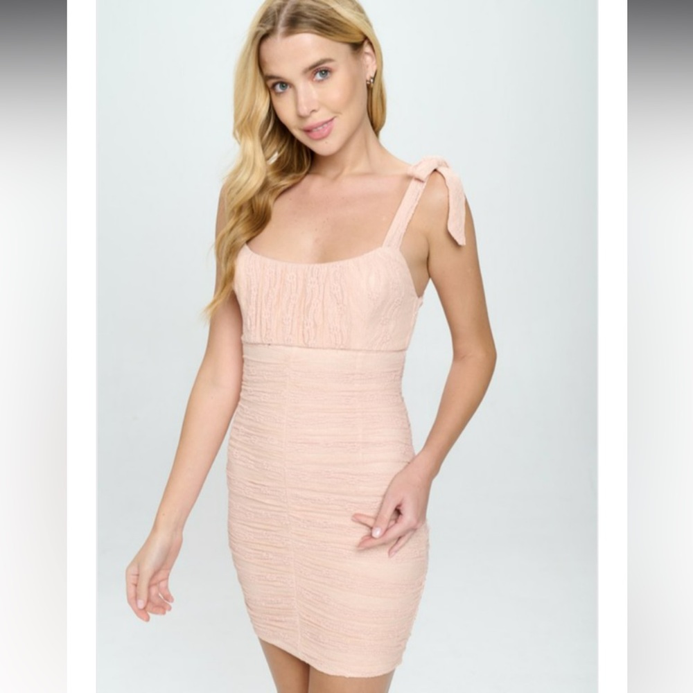 EUC Lace Bodycon mini dress